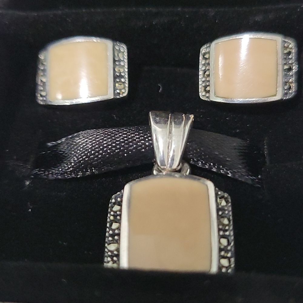 Silver Earings and Pendant Set - Picture 6 of 6